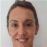 Donne des cours de soutien scolaire niveau primaire et collège et particulièrement auprès d'enfants sourds et/où troubles associés